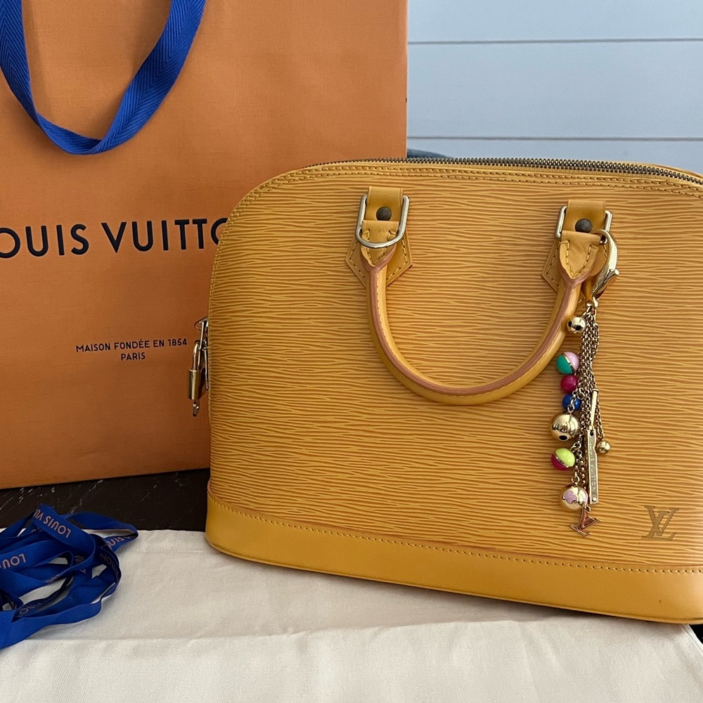 Louis Vuitton EPI Leather Alma PM Bag - Picture 2 of 16